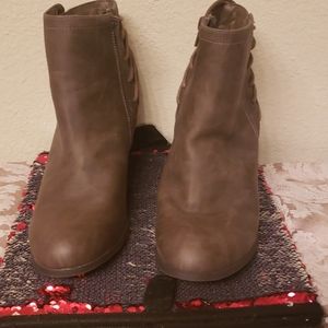 Brown  boots